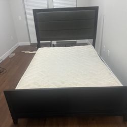 Queen Size Bed, Mattress And Pillows Without Box Spring