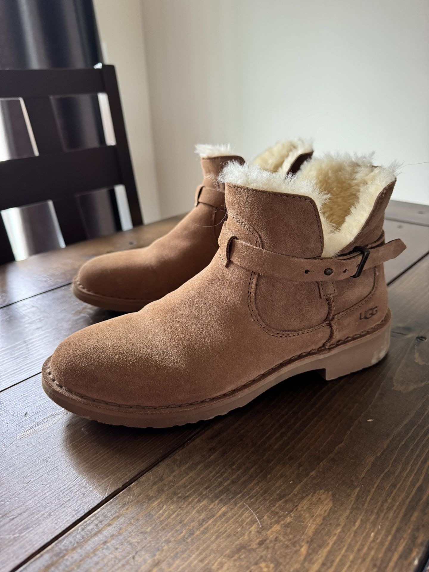Women’s Uggs - Size 8.5