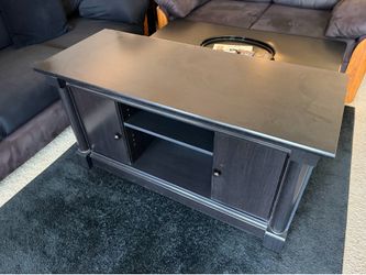 Beautiful tv stand 4ft w 1 1/2 deep