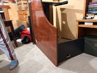 Free desk
