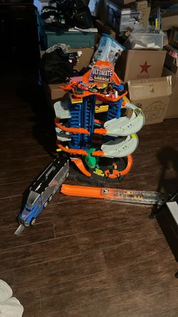 Hot Wheels Garage TRex Track Ramps And Storage Semi Truck 