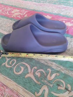 Like New Adidas Blk Yeezys Slip On Retail Price Over $200 Selling For $80