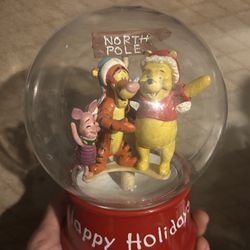 Winnie The Pooh snow globe 