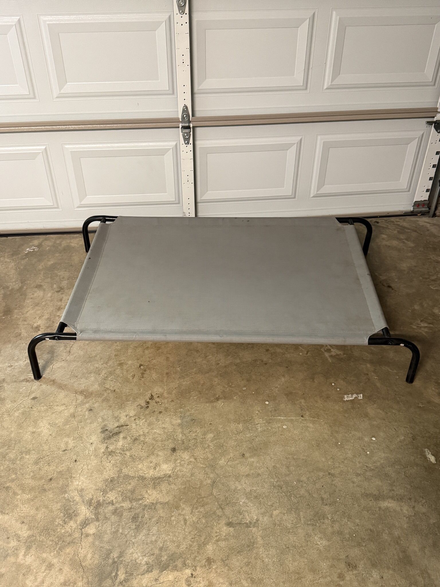 Elevated Cooling Dog Bed For Large Dogs
