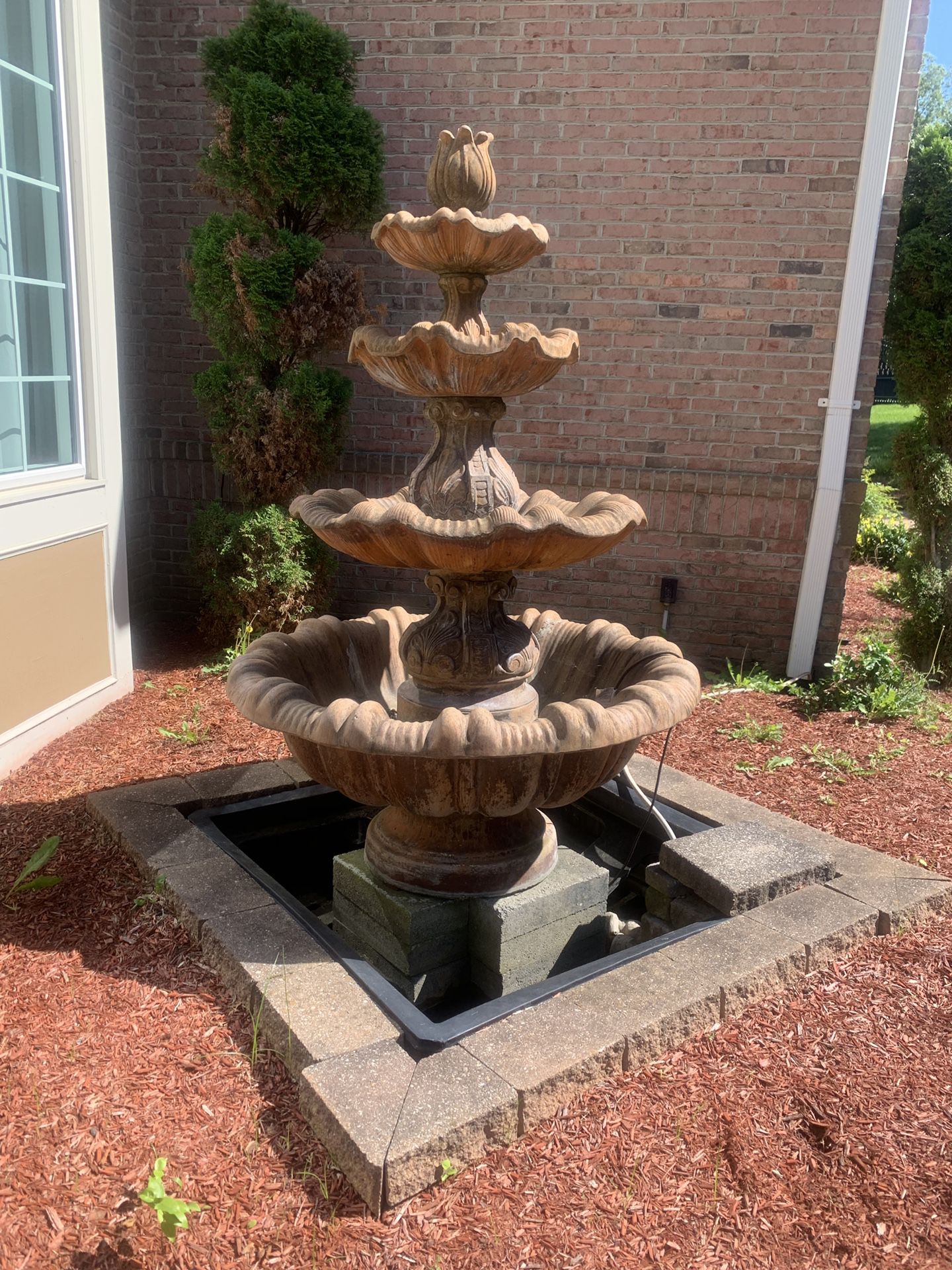 Water fountain beautiful bought it 1500 selling for 500