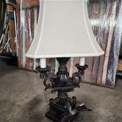 Lamp Wirh An Antique Looks