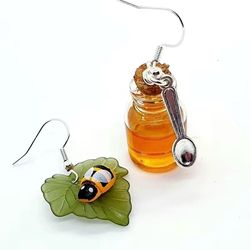 New Bee 🐝 And Honey 🍯 Jar Earrings (Nuevos).