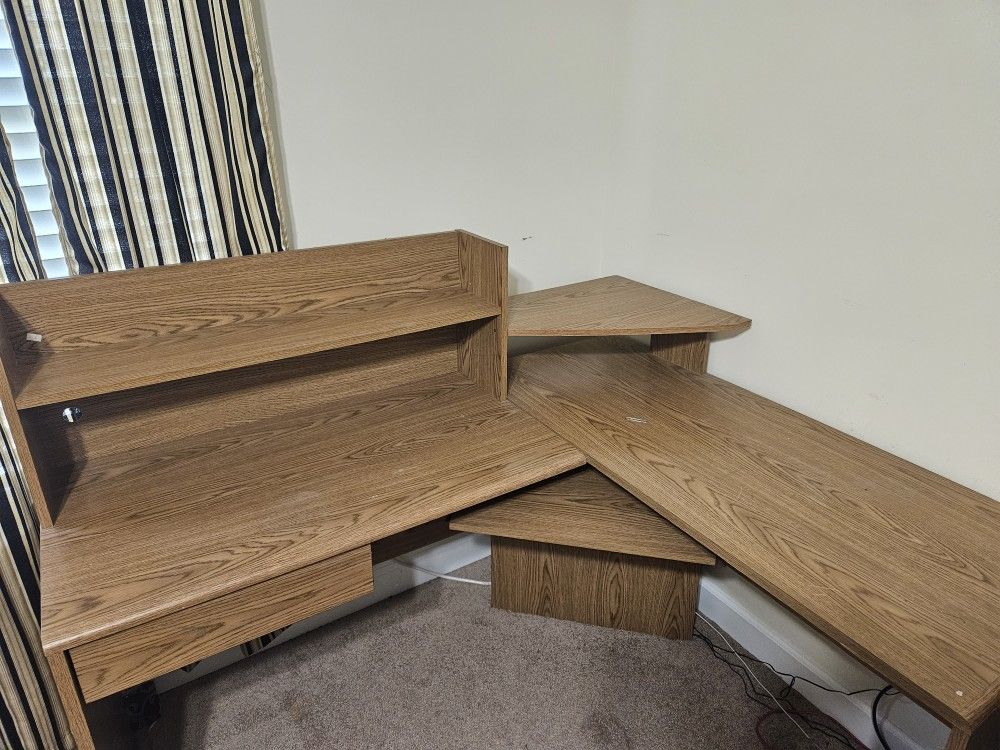 L Shaped Computer Desk With Slide In Tray For Keyboard