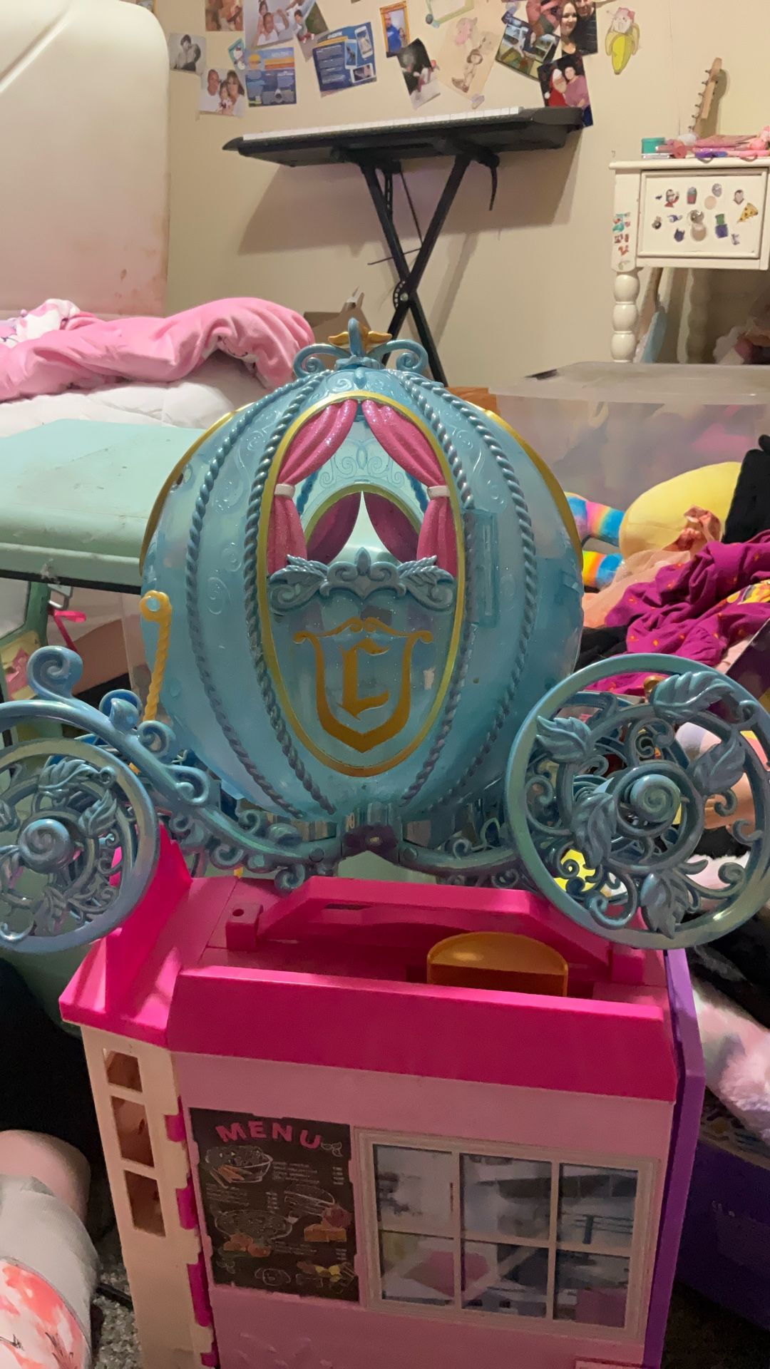 Limited edition, Cinderella doll carriage does not come with the horse from Disney store