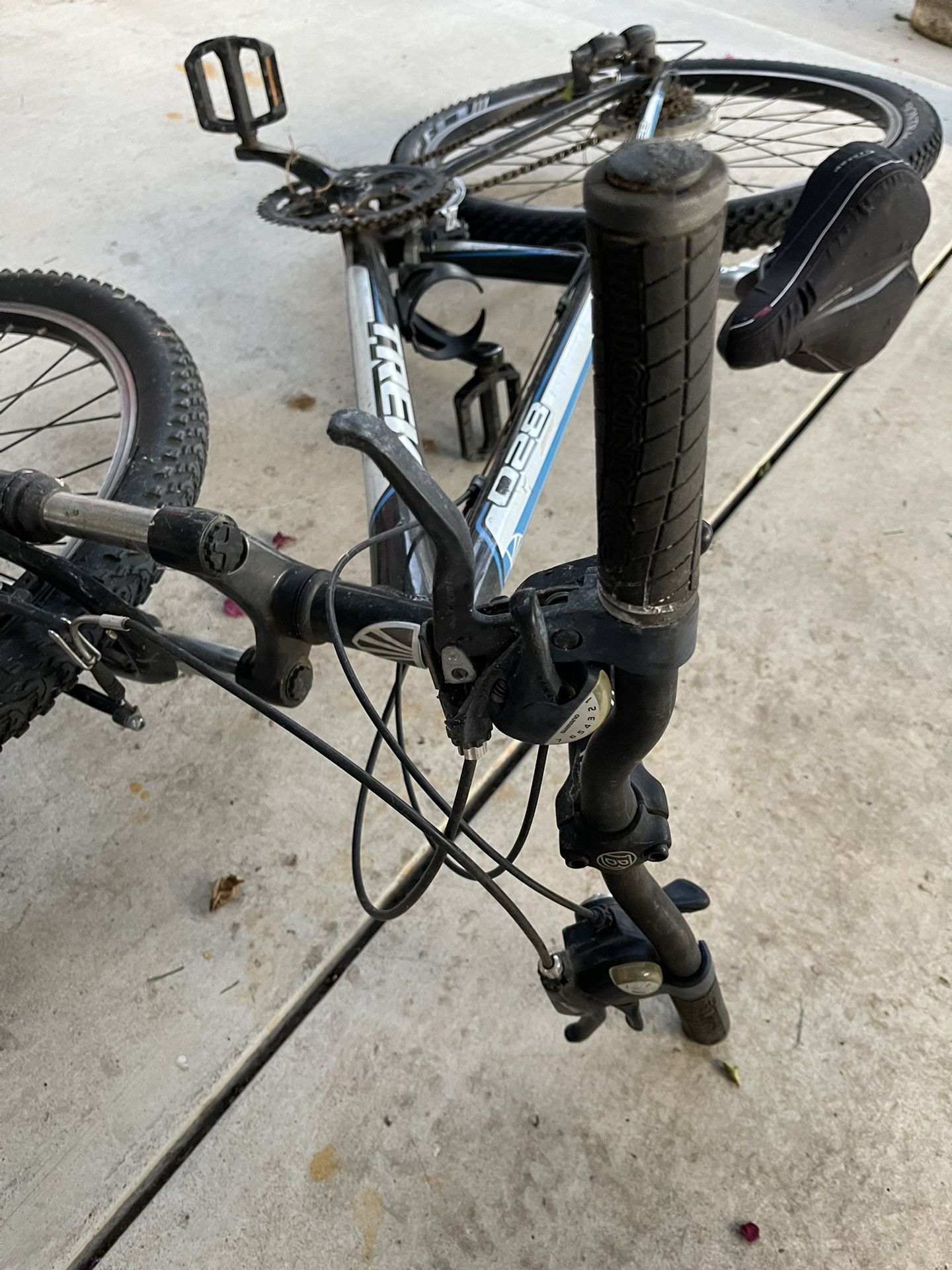 Trek 820 Mountain Bike