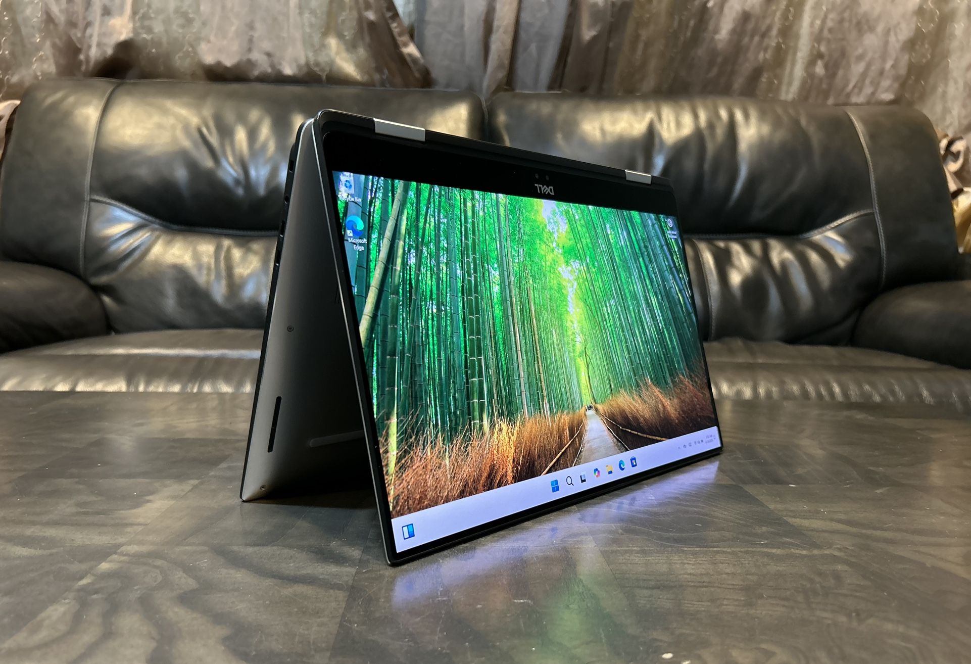 Touchscreen DELL XPS 15 9575 Flip 15.6” inches Core i7 8th gen 16GB RAM 512GB SSD 4GB GPU 4K display Windows 11 laptop computer