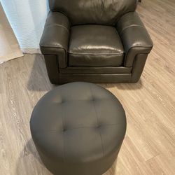 Colton Leather Swivel Chair - 7 Month New With Ottoman 