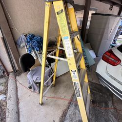 ladder 6’ fiberglass 80$