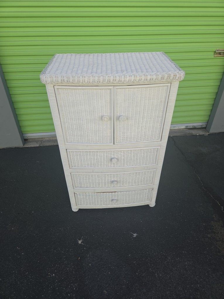 🍃Wicker Dresser/ Armoire🕊