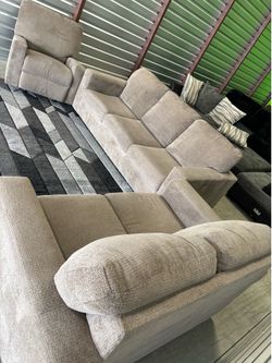 Ashley furniture 3pc sofa couch set (DELIVERY AVAILABLE)