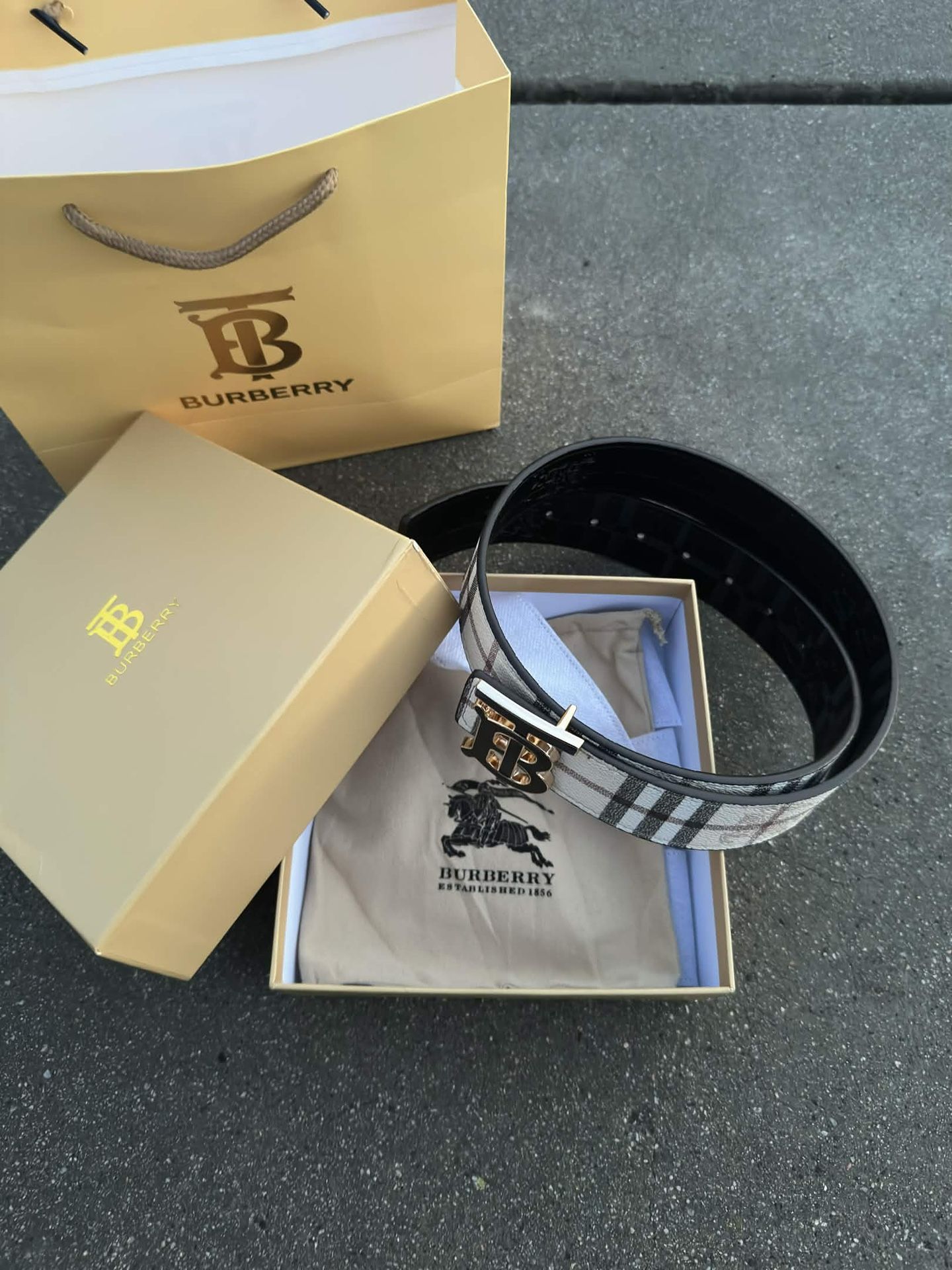 Burberry Men’s Reversible Belt (36-40)