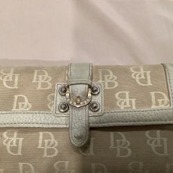 Vintage Wallet In Good Condition 