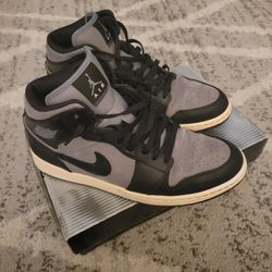 Jordan 1 Mids Sz.12  Cheap. $5.00