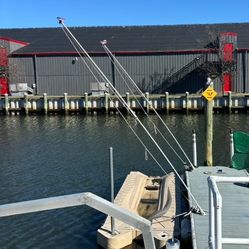  14’ Taylor made mooring whips great for bay house , jet ski  or boat dock   Positions your boat a safe distance from the dock.  Protect your boat and