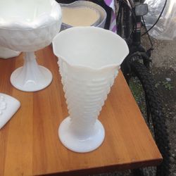 Vtg Milk White collection