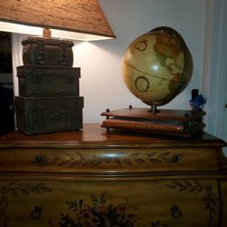 1980's Ceramic Trunk Table Lamp