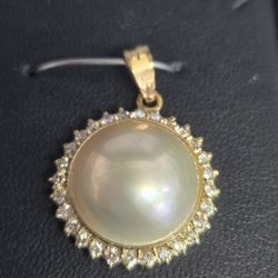 14kt Gold Diamond Pearl Charm