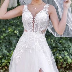 Beautiful Wedding Dress / Formal Dress 