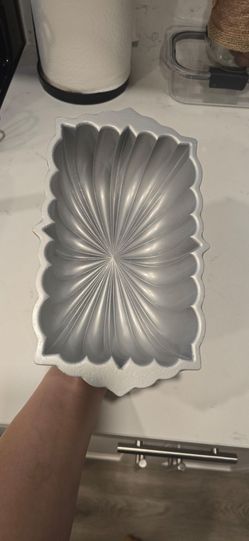 Nordic Ware Loaf Cake Pan – Elegant Swirl Design