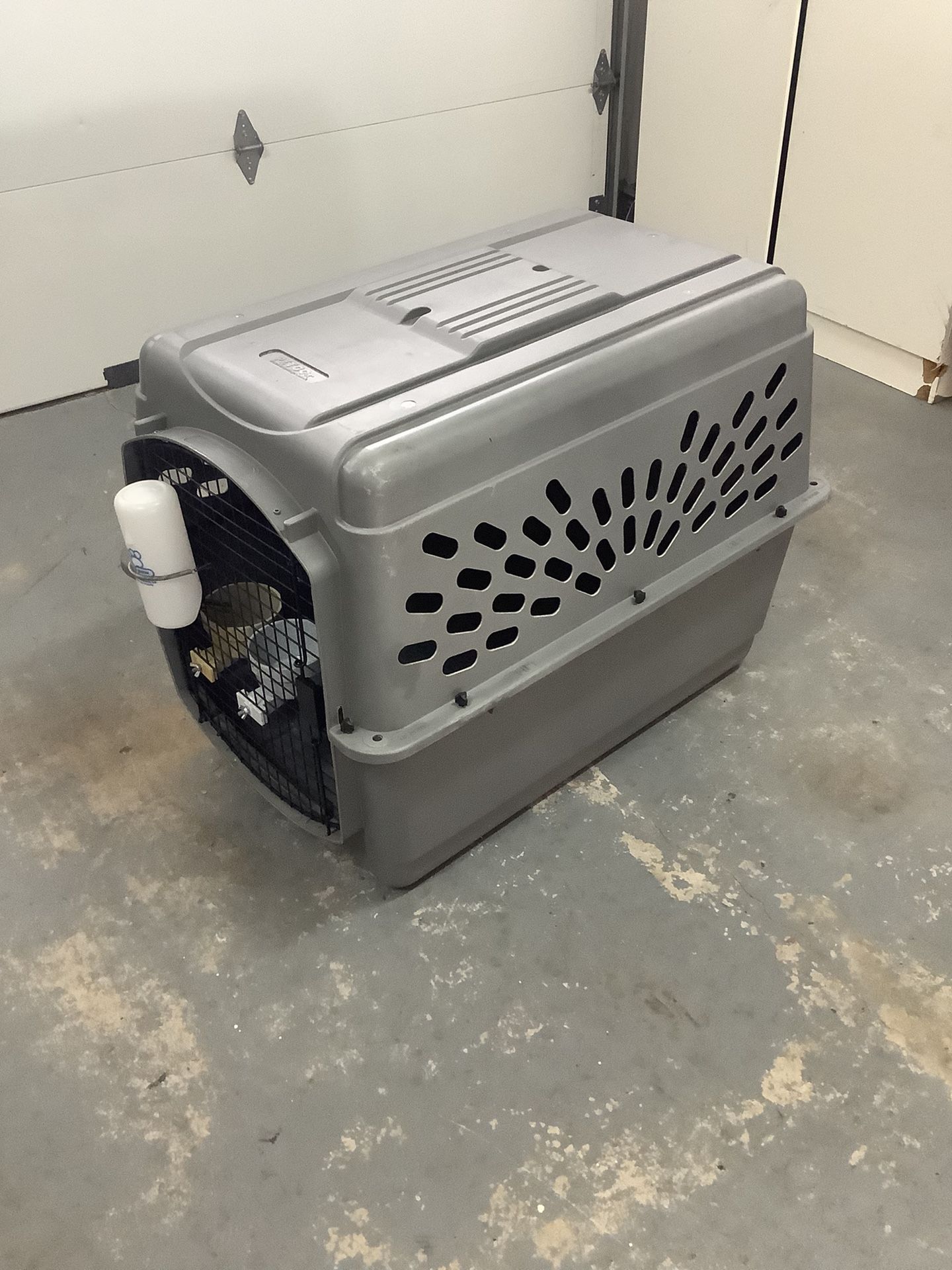 Travel cargo kennel for large dogs