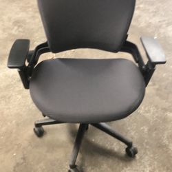 24”wx2”d Steelcase Plus Ergonomic Office Chair Almost brand new super comfortable