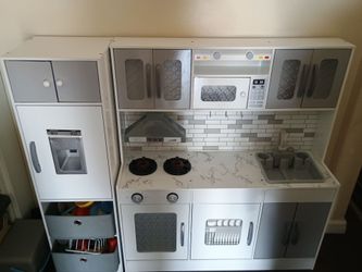 Play kitchen