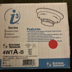 NEW System Sensor Model 4WTA-B 4 Wire Plug-In Photoelectric with Base