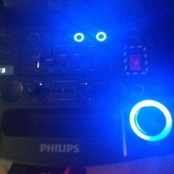 Stereo ,Speaker  Nx5 Phillips  Cd ,Two Microphone Input Bluetooth Equalizer And Others Effects .No Delivery  Cash Only Closed Area For Pickup Thanks