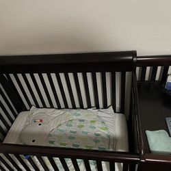 Baby Crib With Drawers/changing Station 