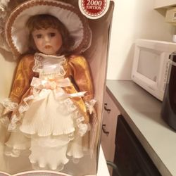 Angelina Visconti Collection Limited Edition 2000 Porcelain Doll
