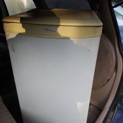 Mini refrigerator