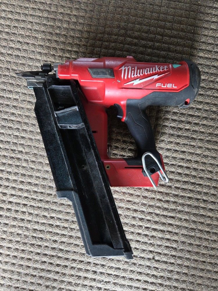 Milwaukee M18 FUEL 18 Volt Brushless 21 deg Framing Nailer