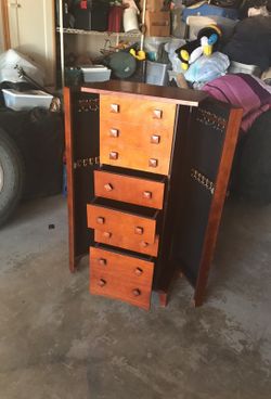Cherry wood jewelry stand