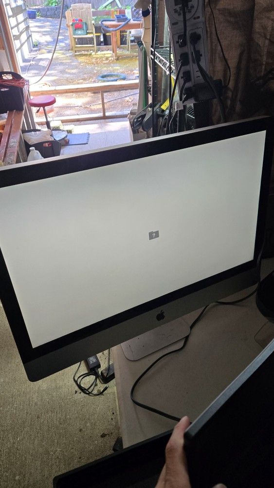 For Parts Or Repair - Apple A1312- Computer monitor