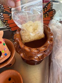 Copal blanco para las ofrendas! COPALEROS de barro! Tenemos de varios tamaños!