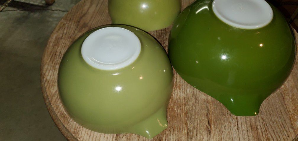 Vintage Pyrex Mixing Bowl Set With Pour Spout