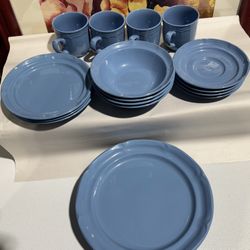 Four mug Four Bowl and plates International Tableworks Stoneware Japan Blue 