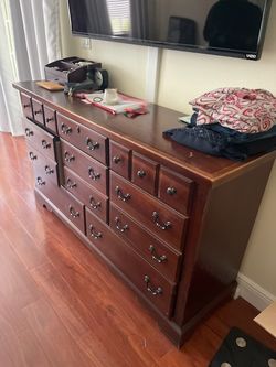 King/ Queen Bedroom set. Need To Get Rid ASAP Just Lowered price From $400 To $350 For Everything With Added Bonus