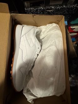Reebok gum bottoms. Size 6 women