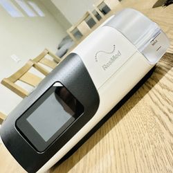 ResMed AirSense 11 AutoSet! Brand New !! Come Tubing And Filters And Humidifier Chamber!! Traveling Case Included 