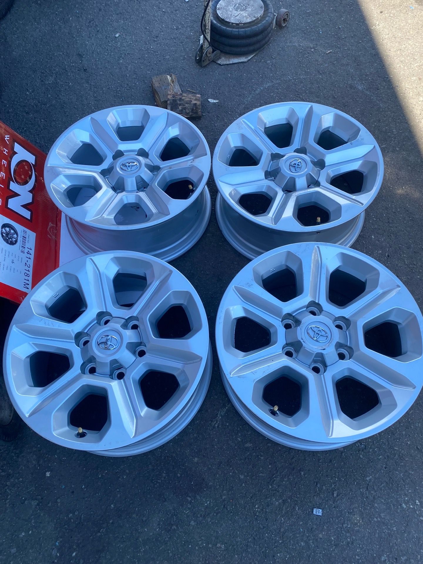 Toyota 4Runner. Wheels 17”s