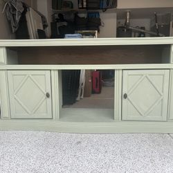 TV Stand/Entertainment Center 