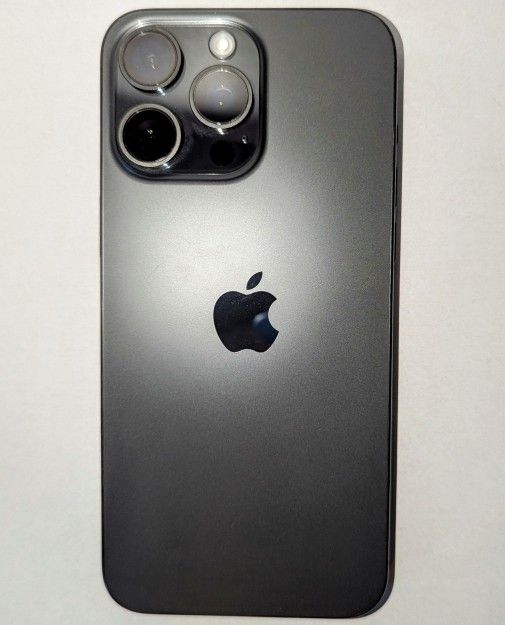 iPhone 15 pro Max 256GB, Blue Titanium, spectrum locked with clear case