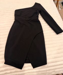 Black dress of the shoulder