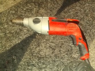 Taladro grande Milwookee de 1/2 en $100.00